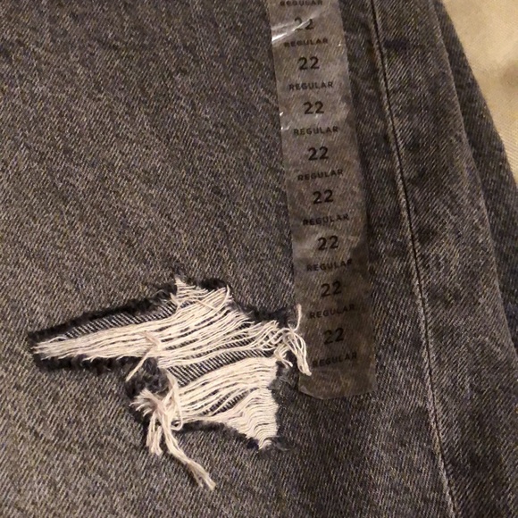 NWT ripped/distressed AE plus jeans-- gray wash - Picture 3 of 12